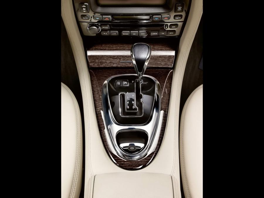  Jaguar XJ Portfolio 2009 года  (фото 16 из 29)